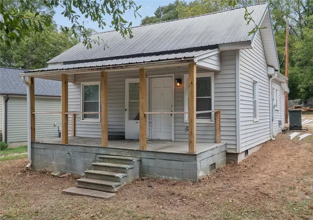 Photo 3 of Single family home for sale at 508 W 4th Avenue, Easley, SC 29640 | MLS# 20307221 | Listing updated on 2026-10-12