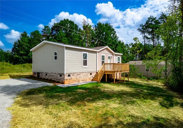 Photo 3 of Manufactured home for sale at 425 Stewart Rd, Six Mile, SC 29682 | MLS# 20307227 | Listing updated on 2026-10-26