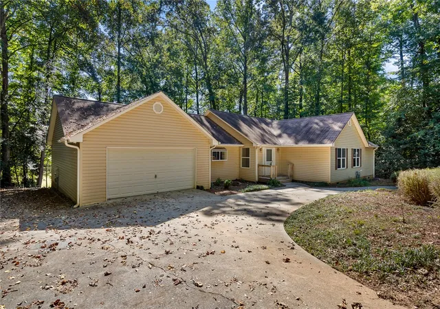 Photo 2 of Single family home for sale at 1607 Mcclellan Rd, Anderson, SC 29621 | MLS# 20306992 | Listing updated on 2026-10-22
