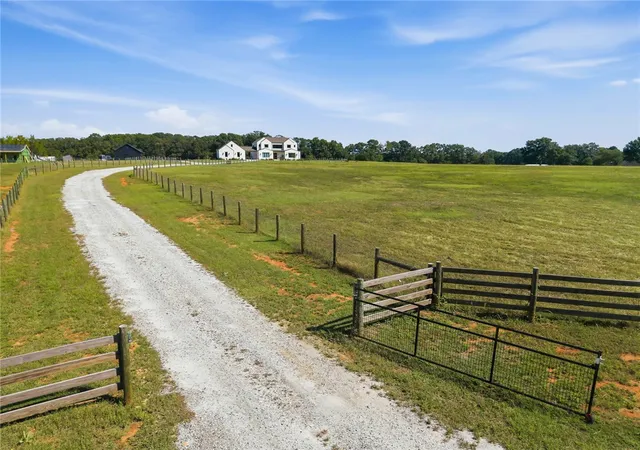 Photo 2 of Single family home for sale at 2811 Lebanon Rd, Pendleton, SC 29670 | MLS# 20306983 | Listing updated on 2026-10-26