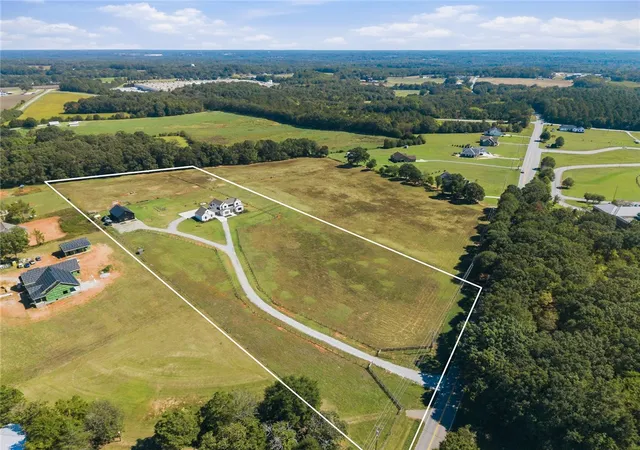 Photo 3 of Single family home for sale at 2811 Lebanon Rd, Pendleton, SC 29670 | MLS# 20306983 | Listing updated on 2026-10-26