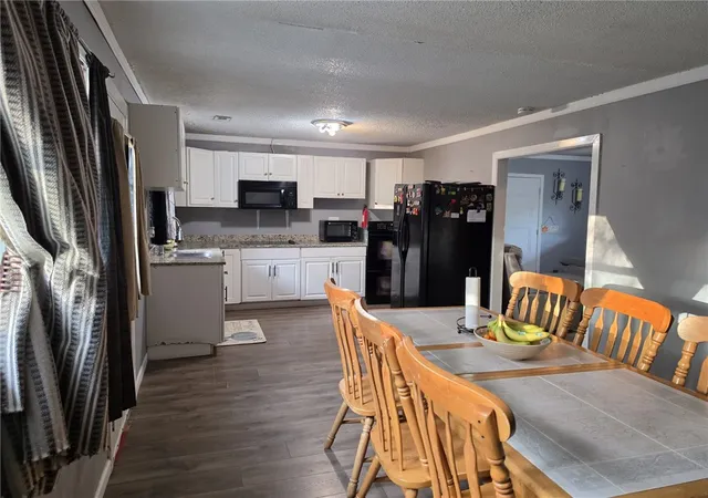 Photo 3 of Single family home for sale at 5 E Oak Hl Ct, Piedmont, SC 29673 | MLS# 20307245 | Listing updated on 2026-10-24