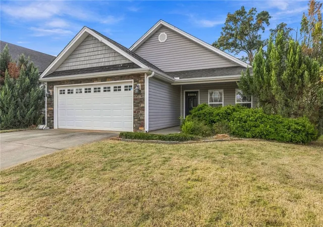 Photo 2 of Single family home for sale at 103 Maravista Ave, Greenville, SC 29617 | MLS# 20307205 | Listing updated on 2026-10-16