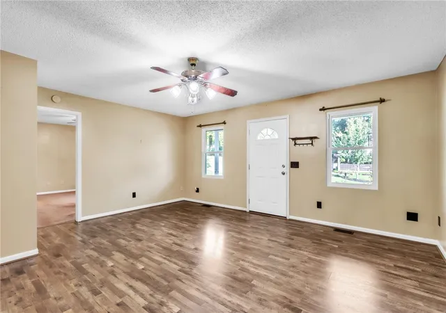 Photo 4 of Single family home for sale at 215 Lakewood Dr, Pickens, SC 29671 | MLS# 20307292 | Listing updated on 2026-10-26