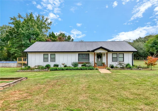 Single family home for sale at 17305 Highway 76 W, Honea Path, SC 29654 | MLS# 20307304
