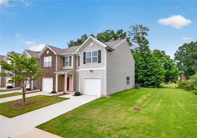 Photo 2 of Townhouse for sale at 125 Southridge Ct, Easley, SC 29642 | MLS# 20307321 | Listing updated on 2026-10-14