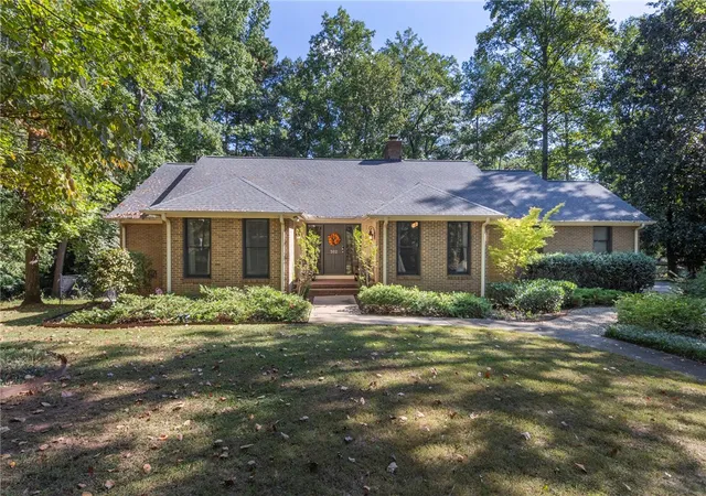 Photo 2 of Single family home for sale at 302 Brighton Rd, Anderson, SC 29621 | MLS# 20307016 | Listing updated on 2026-10-15