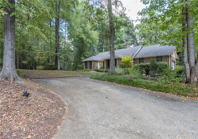 Photo 3 of Single family home for sale at 302 Brighton Rd, Anderson, SC 29621 | MLS# 20307016 | Listing updated on 2026-10-15