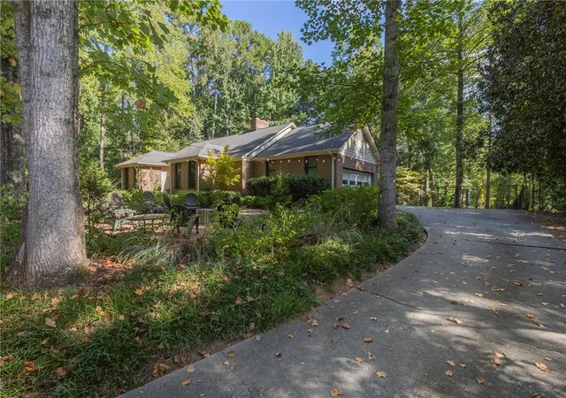 Photo 3 of Single family home for sale at 302 Brighton Rd, Anderson, SC 29621 | MLS# 20307016 | Listing updated on 2026-10-15