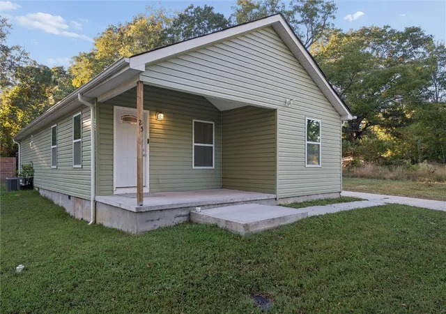 Photo 3 of Single family home for sale at 25 Jehue St, Williamston, SC 29697 | MLS# 20307256 | Listing updated on 2026-10-15