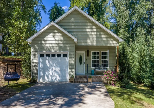 Photo 3 of Single family home for sale at 122 W Baker St, Pickens, SC 29671 | MLS# 20308364 | Listing updated on 2026-10-15