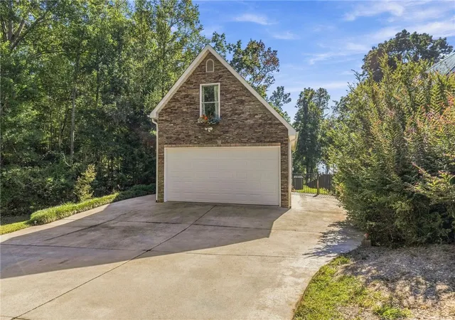 Photo 2 of Single family home for sale at 127 Fields Ave, Anderson, SC 29625 | MLS# 20308352 | Listing updated on 2026-10-15