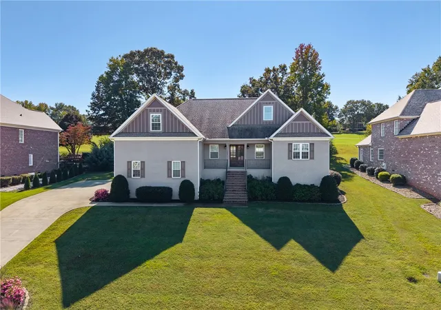 Photo 1 of Single family home for sale at 130 Turnberry Rd, Anderson, SC 29621 | MLS# 20307251 | Listing updated on 2026-10-16