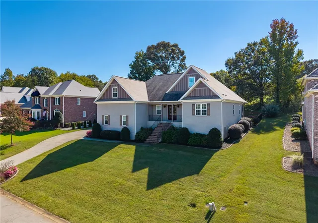 Photo 2 of Single family home for sale at 130 Turnberry Rd, Anderson, SC 29621 | MLS# 20307251 | Listing updated on 2026-10-16