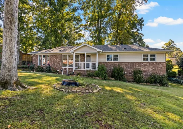 Photo 1 of Single family home for sale at 5 Tazewell Dr, Greenville, SC 29617 | MLS# 20308379 | Listing updated on 2026-10-21
