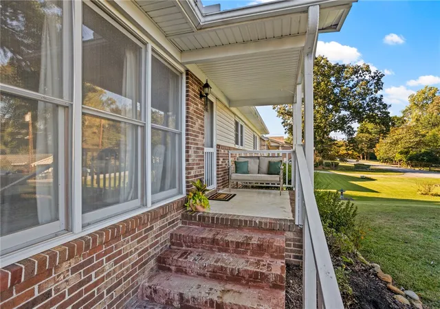 Photo 4 of Single family home for sale at 5 Tazewell Dr, Greenville, SC 29617 | MLS# 20308379 | Listing updated on 2026-10-21