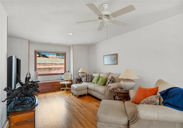 Photo 4 of Single family home for sale at 4805 Great Oaks Dr, Anderson, SC 29625 | MLS# 20308389 | Listing updated on 2026-10-16