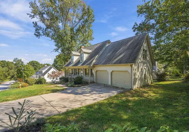Photo 3 of Single family home for sale at 202 Bright Water Ln, Greenville, SC 29609 | MLS# 20308393 | Listing updated on 2026-10-16