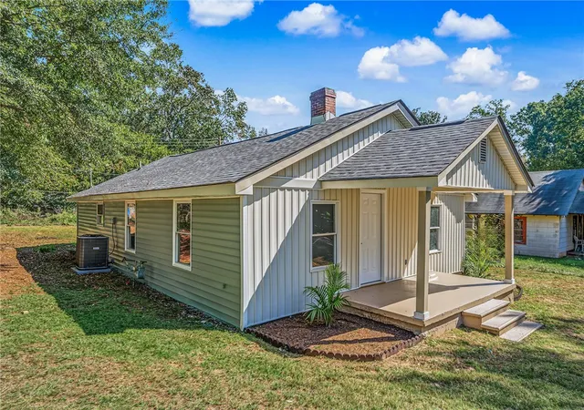 Photo 1 of Single family home for sale at 131 Sycamore St, Pacolet, SC 29372 | MLS# 20308400 | Listing updated on 2026-10-16
