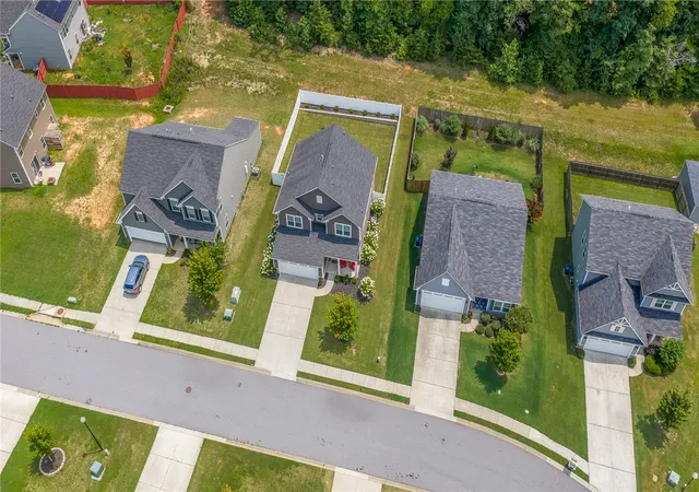 Photo 3 of Single family home for sale at 9 Wiltshire Cir, Easley, SC 29642 | MLS# 20308409 | Listing updated on 2026-10-17