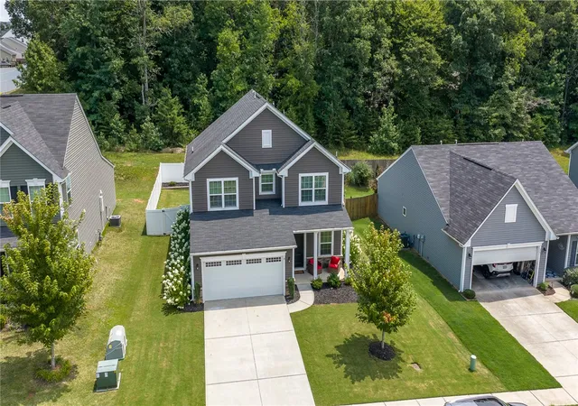 Photo 4 of Single family home for sale at 9 Wiltshire Cir, Easley, SC 29642 | MLS# 20308409 | Listing updated on 2026-10-17