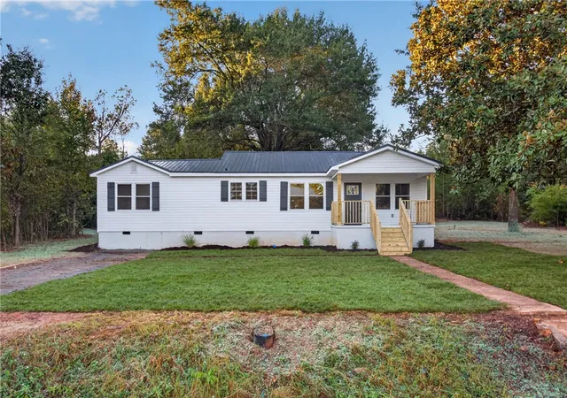 Single family home for sale at 1004 Jones Ave, Seneca, SC 29678 | MLS# 20308367