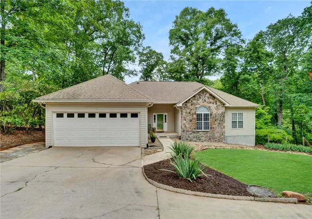 Photo 1 of Single family home for sale at 424 Graham Rd, Anderson, SC 29625 | MLS# 20308401 | Listing updated on 2026-10-17