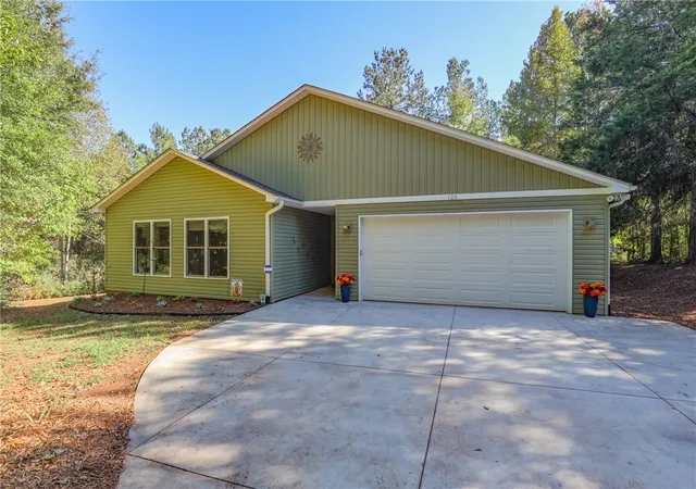 Photo 1 of Single family home for sale at 125 Griggs Rd, Six Mile, SC 29682 | MLS# 20307116 | Listing updated on 2026-10-19