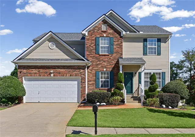 Photo 2 of Single family home for sale at 300 Bellarine Dr, Greenville, SC 29605 | MLS# 20308445 | Listing updated on 2026-10-19
