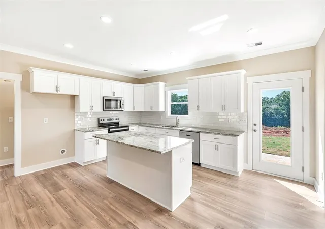 Photo 2 of Single family home for sale at 146 Sky Ln, Townville, SC 29689 | MLS# 20308449 | Listing updated on 2026-10-27
