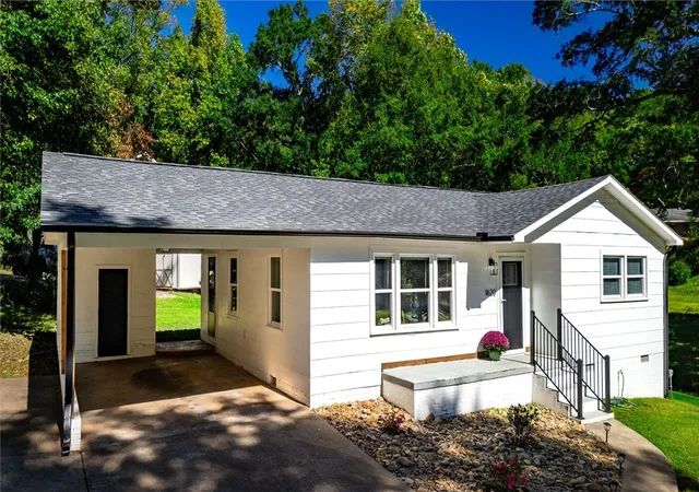 Photo 2 of Single family home for sale at 1620 Preston Dr, Anderson, SC 29621 | MLS# 20307295 | Listing updated on 2026-10-19