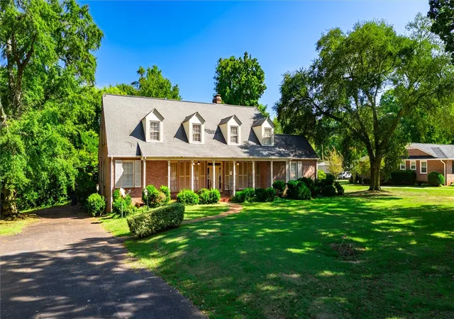 Photo 2 of Single family home for sale at 1806 Lindale Rd, Anderson, SC 29621 | MLS# 20308467 | Listing updated on 2026-10-25