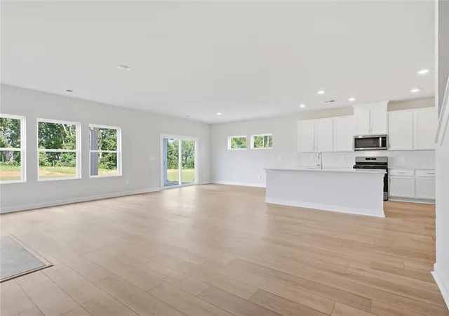 Photo 4 of Single family home for sale at 119 Swan Grv Trl, Fountain Inn, SC 29644 | MLS# 20306751 | Listing updated on 2026-10-19