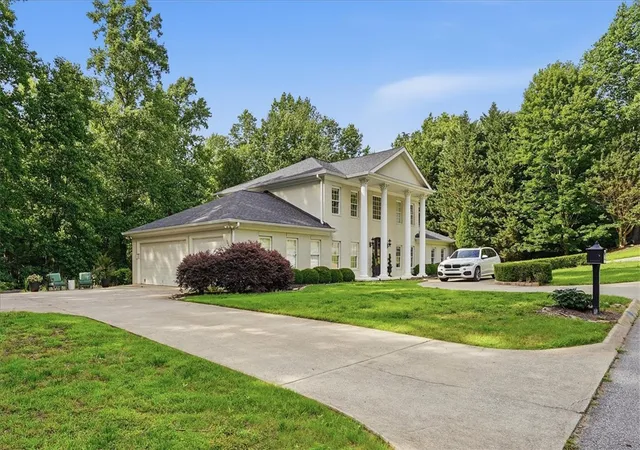 Photo 2 of Single family home for sale at 104 Paris Glen Way, Greenville, SC 29609 | MLS# 20308415 | Listing updated on 2026-10-20