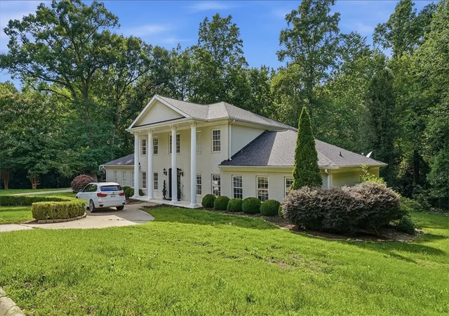 Photo 3 of Single family home for sale at 104 Paris Glen Way, Greenville, SC 29609 | MLS# 20308415 | Listing updated on 2026-10-20