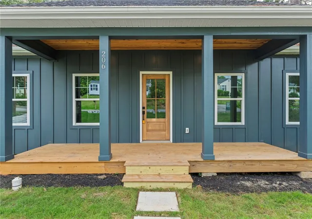 Photo 2 of Single family home for sale at 206 Princeton Ave, Greenville, SC 29607 | MLS# 20308498 | Listing updated on 2026-10-21