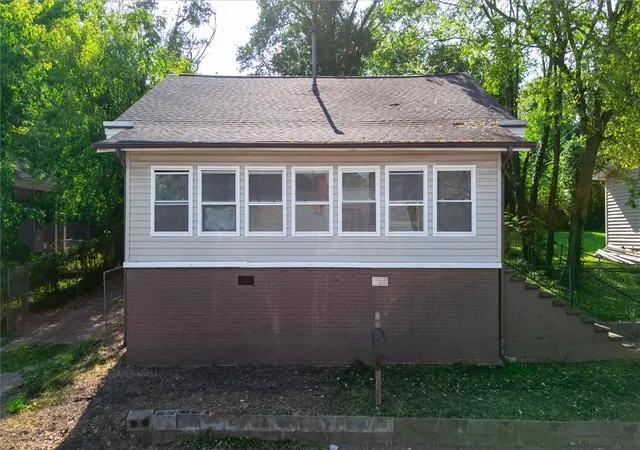 Photo 1 of Single family home for sale at 33 Ross St, Greenville, SC 29611 | MLS# 20308504 | Listing updated on 2026-10-20