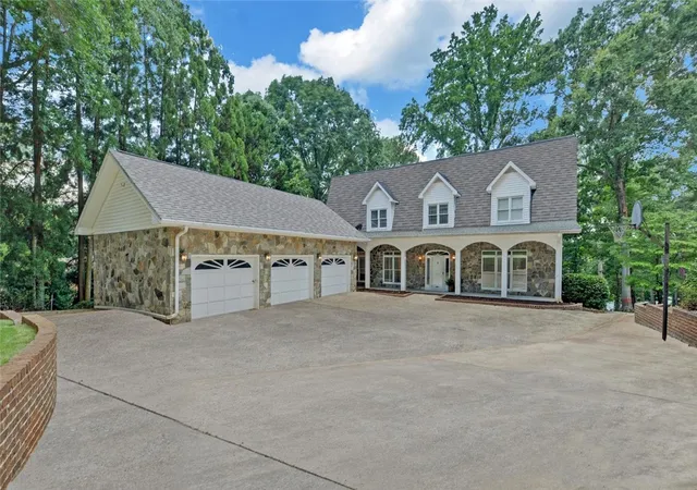 Photo 1 of Single family home for sale at 1410 Hunters Trl, Anderson, SC 29625 | MLS# 20308513 | Listing updated on 2026-10-20
