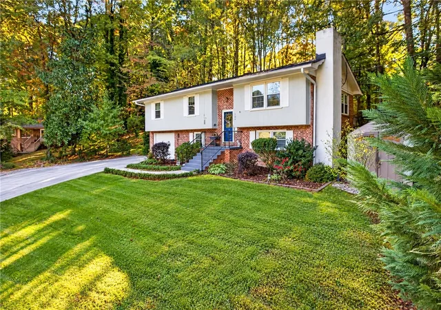 Photo 2 of Single family home for sale at 104 Laurel Ln, Seneca, SC 29678 | MLS# 20307258 | Listing updated on 2026-10-21