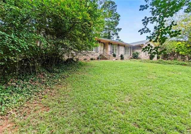Photo 2 of Single family home for sale at 1204 Stonehurst Dr, Anderson, SC 29621 | MLS# 20308581 | Listing updated on 2026-10-21