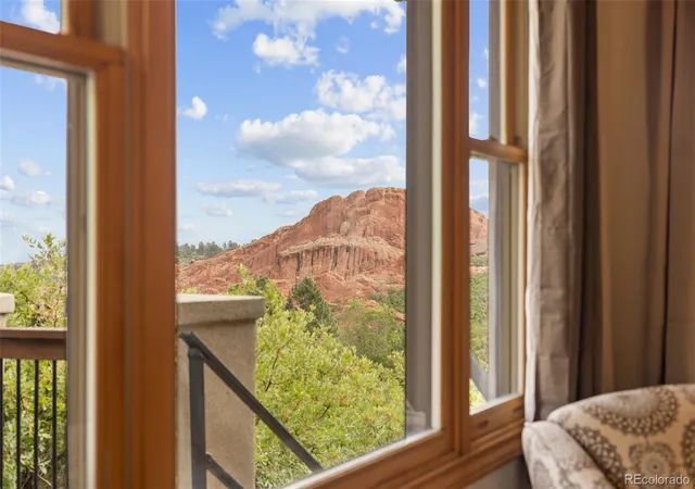 Photo 3 of Single family home for sale at 10561 Raven Run, Littleton, CO 80125 | MLS# 8423641 | Listing updated on 2026-09-04