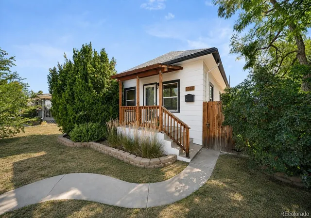 Photo 1 of Single family home for sale at 3326 S Logan St, Englewood, CO 80113 | MLS# 7595149 | Listing updated on 2026-09-02
