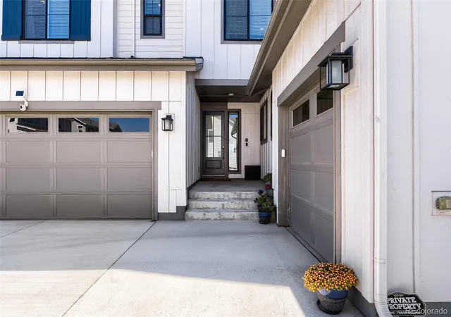 Photo 2 of Single family home for sale at 9130 Star Fall Cir, Littleton, CO 80125 | MLS# 2761921 | Listing updated on 2026-09-01