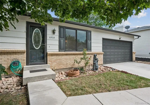 Photo 2 of Single family home for sale at 6528 S Everett Way, Littleton, CO 80123 | MLS# 5162826 | Listing updated on 2026-09-28