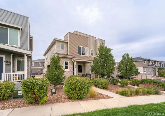 Photo 3 of Townhouse for sale at 619 S Richfield St, Aurora, CO 80017 | MLS# 9479408 | Listing updated on 2026-10-10