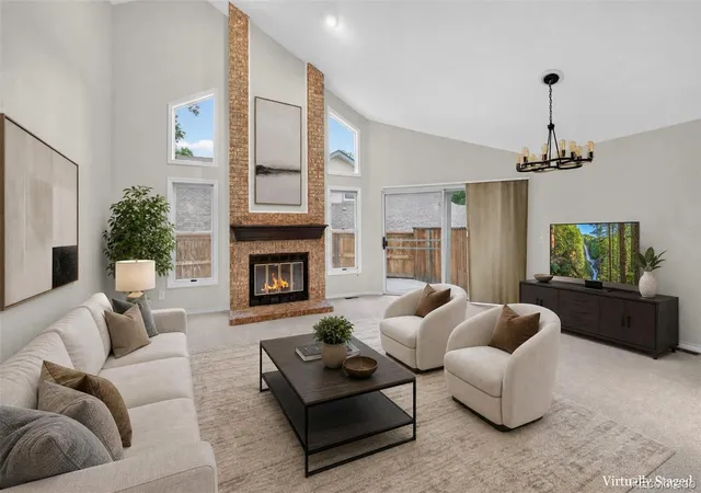 Photo 3 of Single family home for sale at 2577 S Independence Ct, Lakewood, CO 80227 | MLS# 4171823 | Listing updated on 2026-10-02