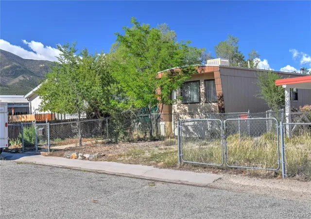 Photo 3 of Single family home for sale at 622 Walnut St, Salida, CO 81201 | MLS# 4254424 | Listing updated on 2026-09-22