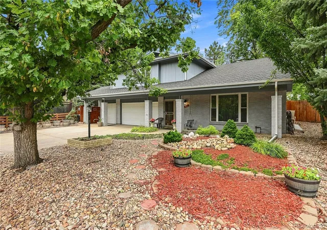 Photo 2 of Single family home for sale at 1570 S Macon St, Aurora, CO 80012 | MLS# 1628469 | Listing updated on 2026-09-03