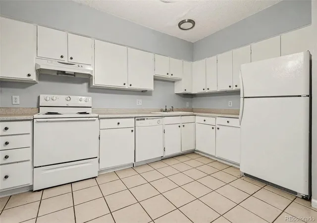 Listing Photo 3 - Condo for sale in building located at 13657 E Yale Ave, Aurora, CO 80014 - Unit #A