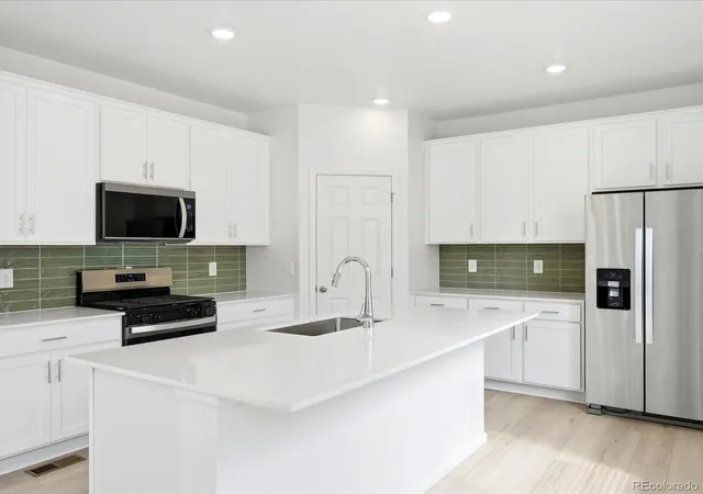 Photo 1 of Single family home for sale at 6872 Quail Ave, Longmont, CO 80504 | MLS# 8987688 | Listing updated on 2026-09-03